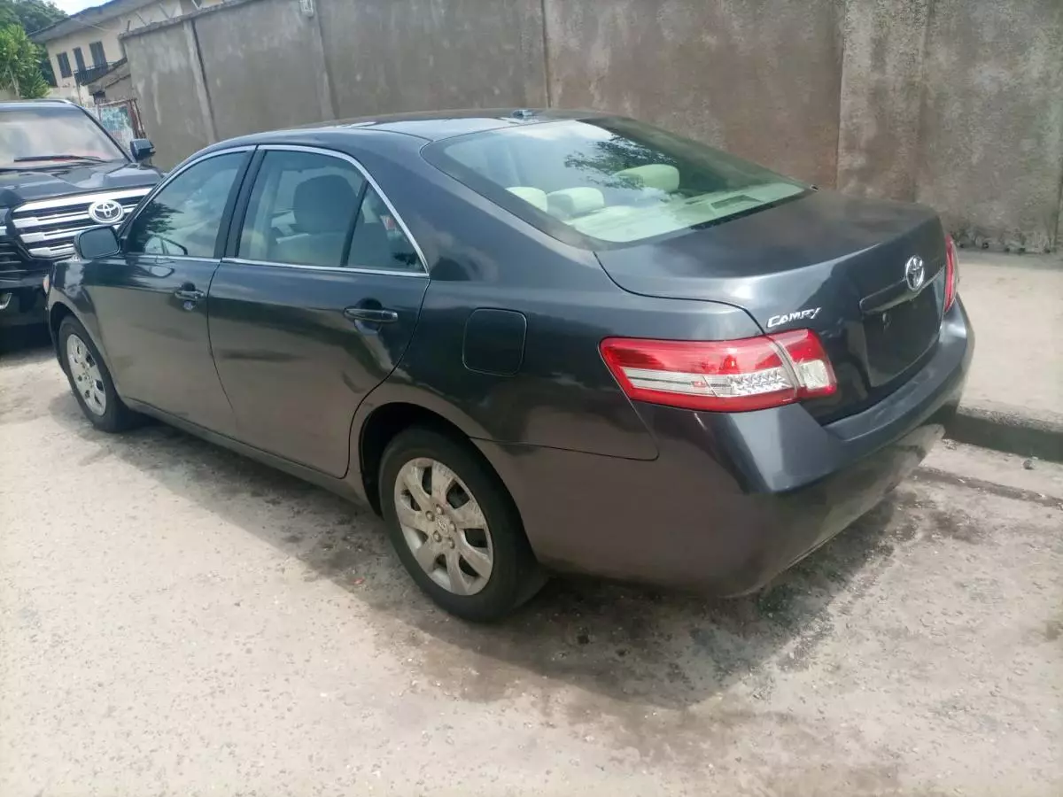 Toyota Camry   - 2011