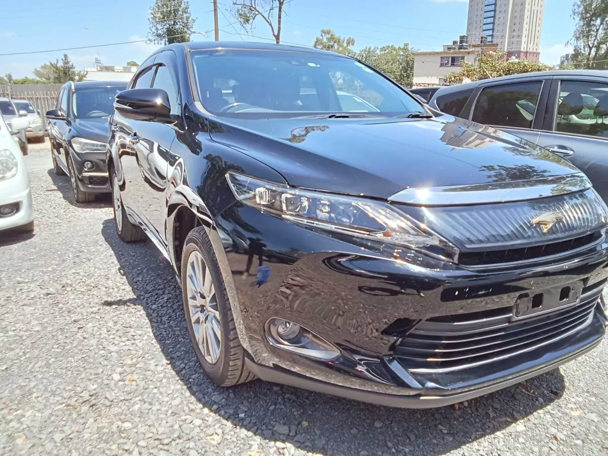 Toyota Harrier   - 2017