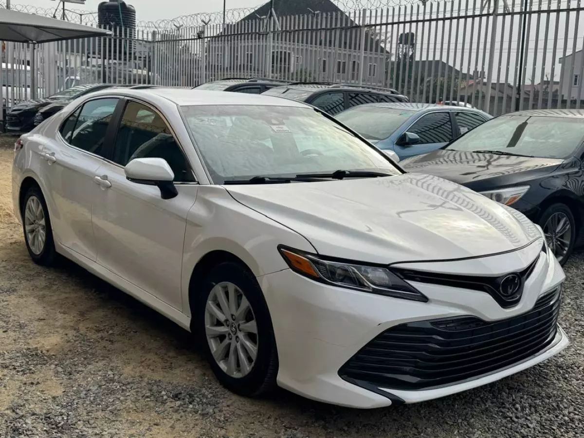 Toyota Camry   - 2018