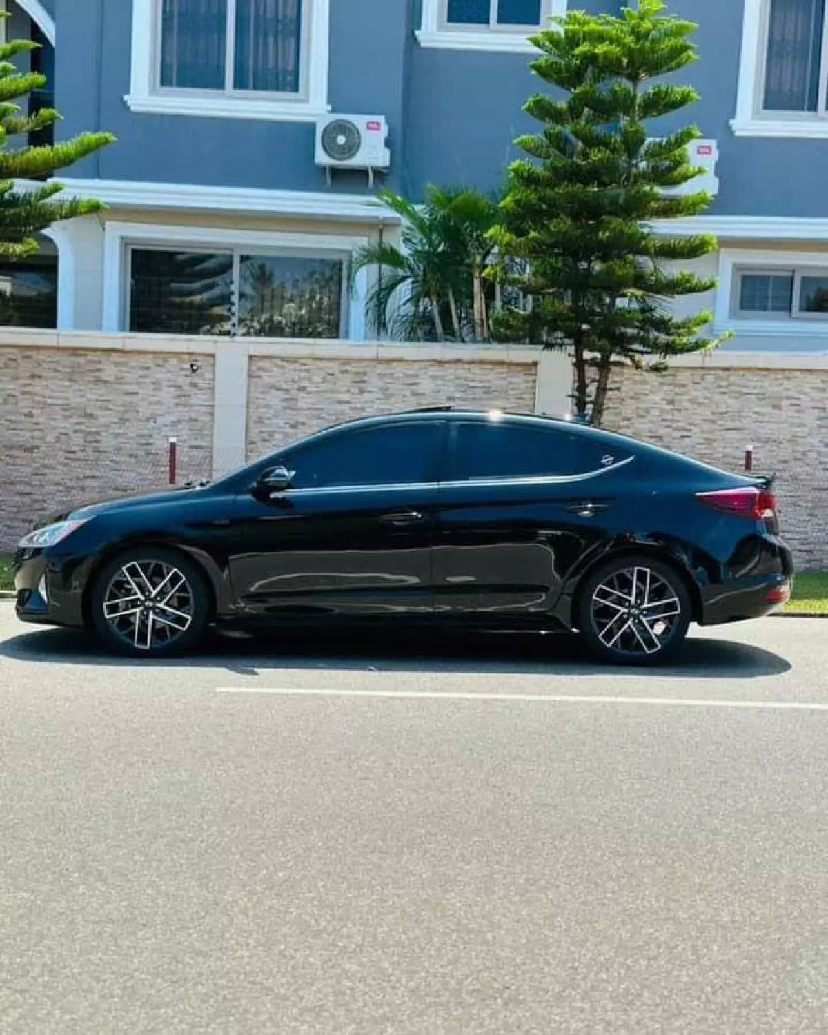 Hyundai Elantra   - 2019