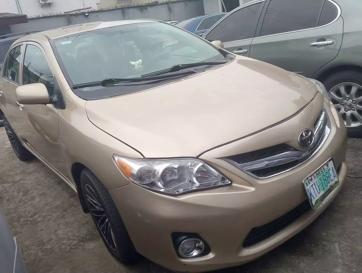 Toyota Corolla   - 2010