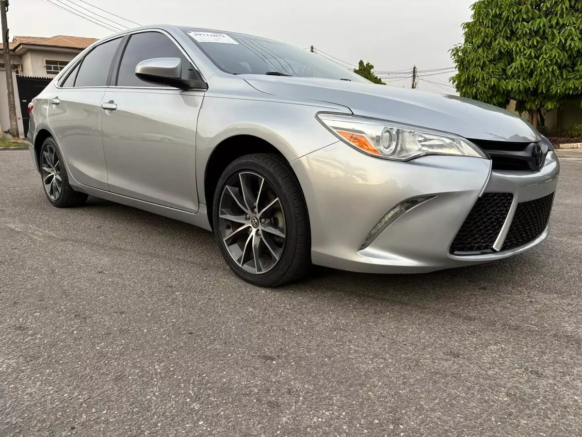 Toyota Camry   - 2016