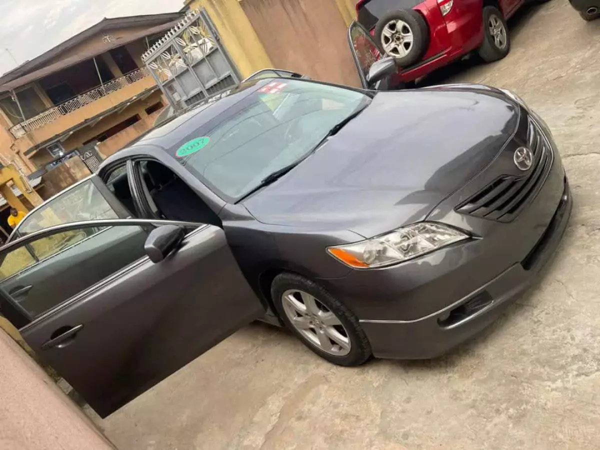 Toyota Camry - 2007