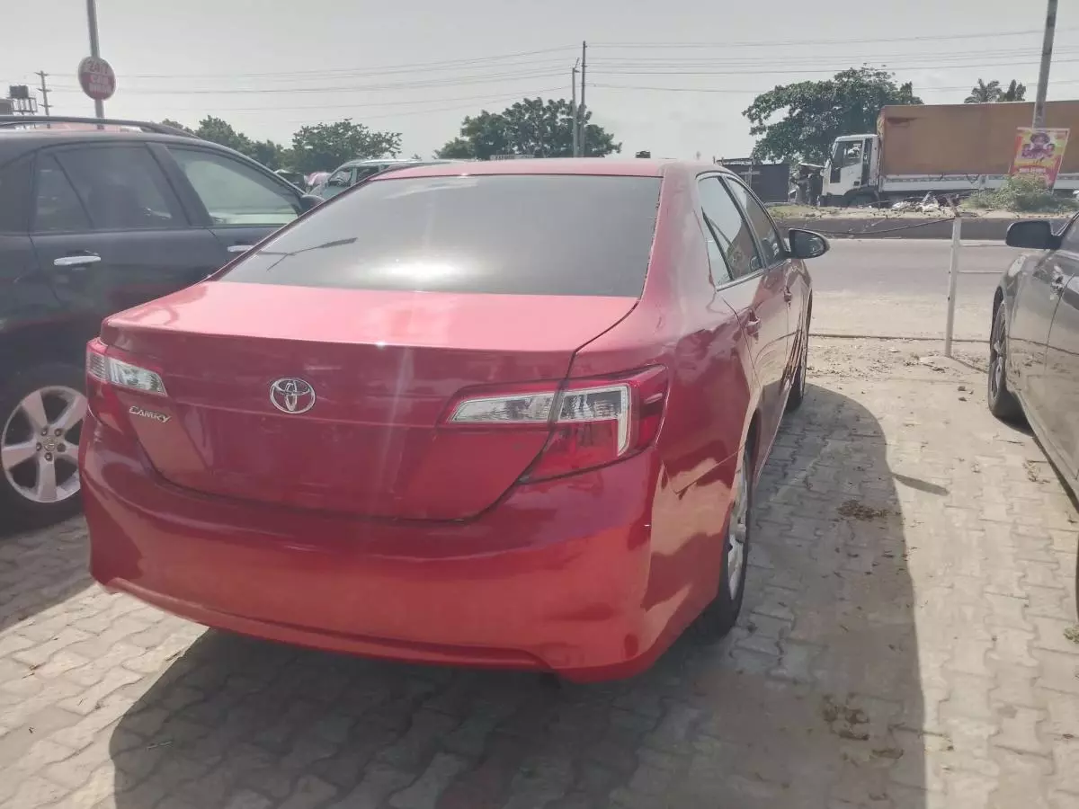 Toyota Camry   - 2014