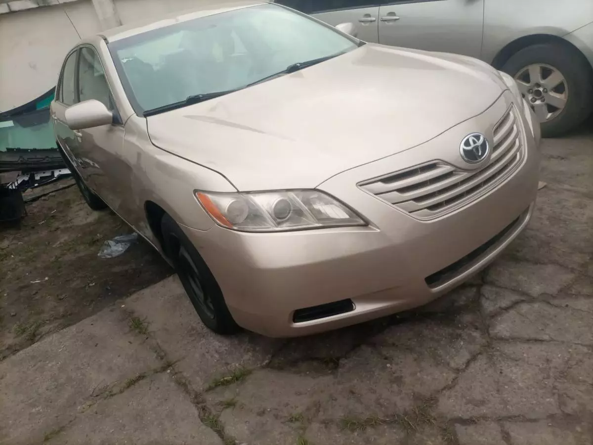 Toyota Camry   - 2009