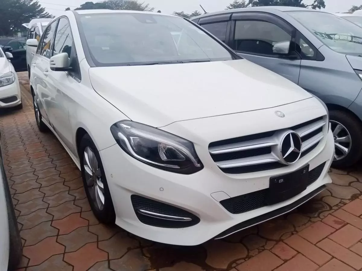 Mercedes-Benz B 180   - 2012