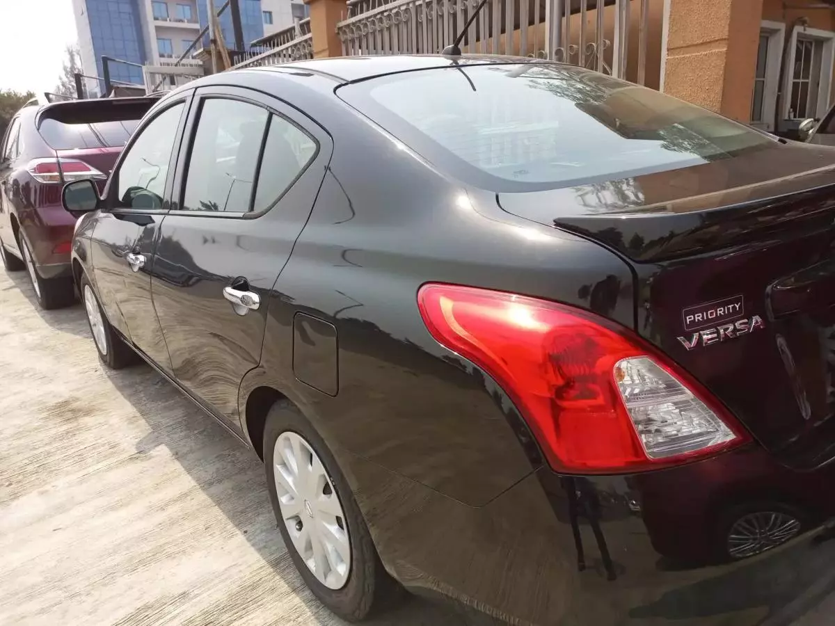 Nissan Versa   - 2014