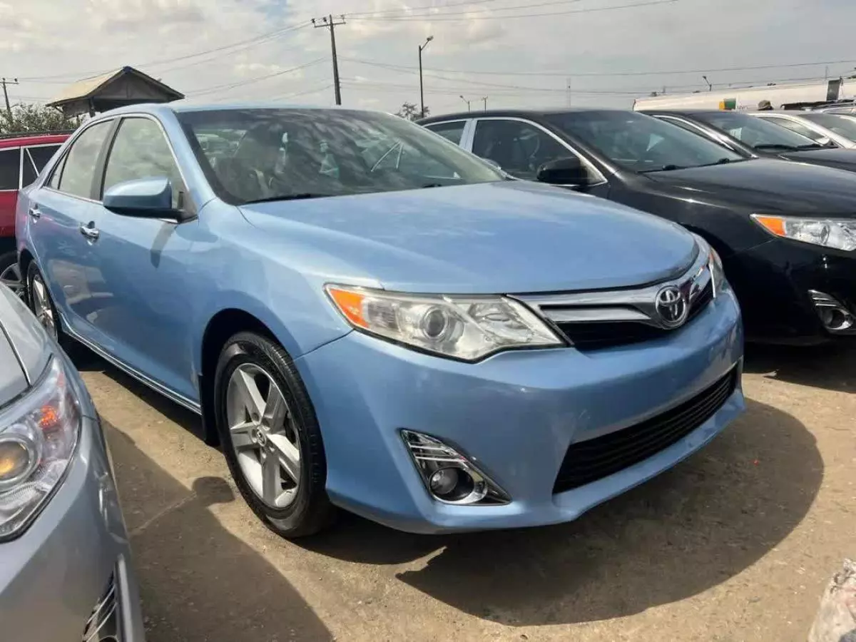 Toyota Camry   - 2012