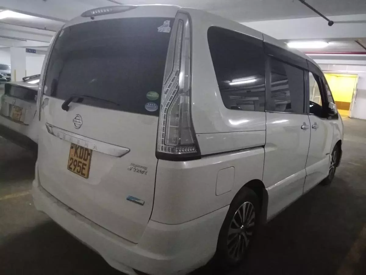 Nissan Serena   - 2014