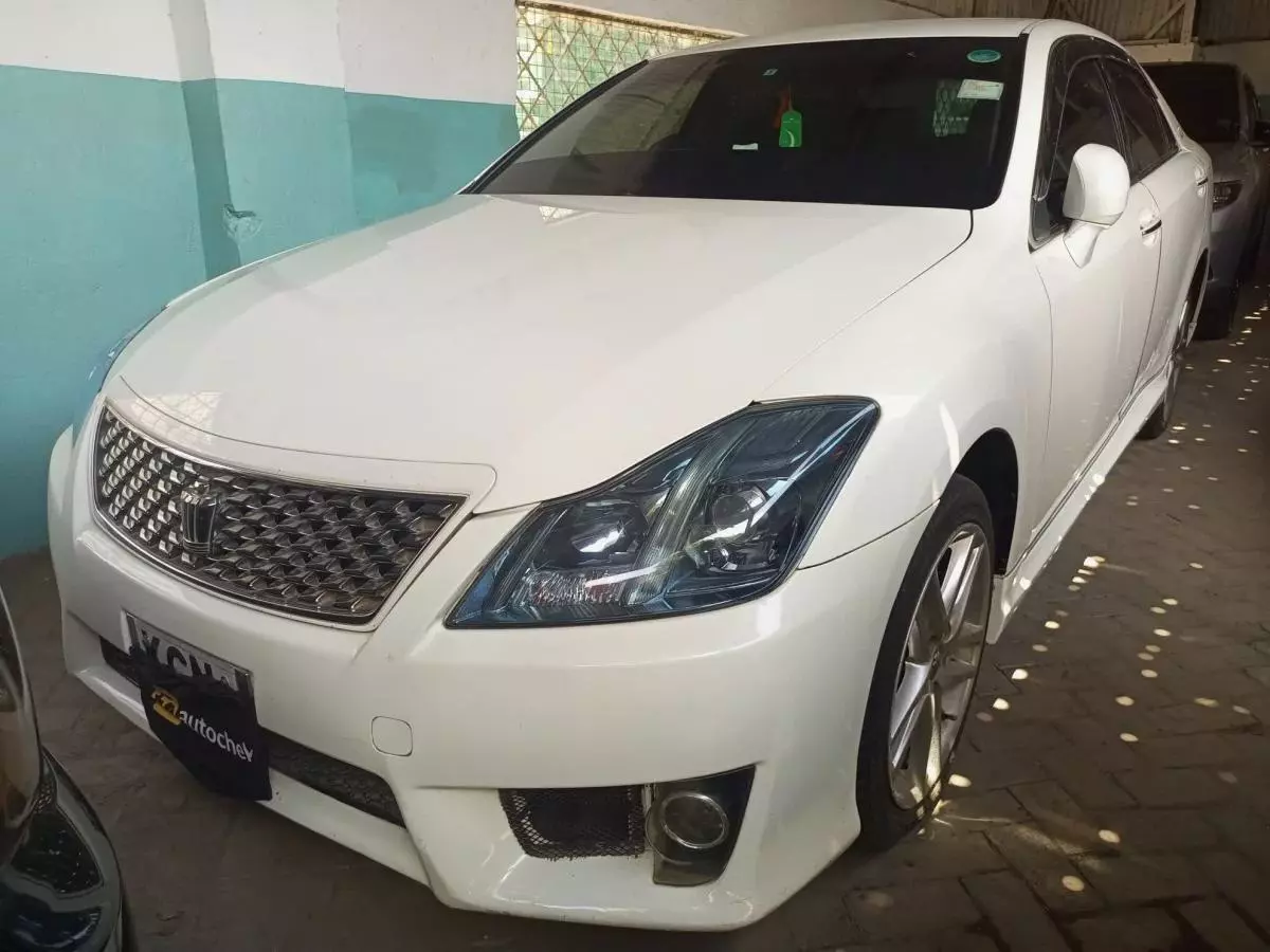 Toyota Crown Athlete  - 2012