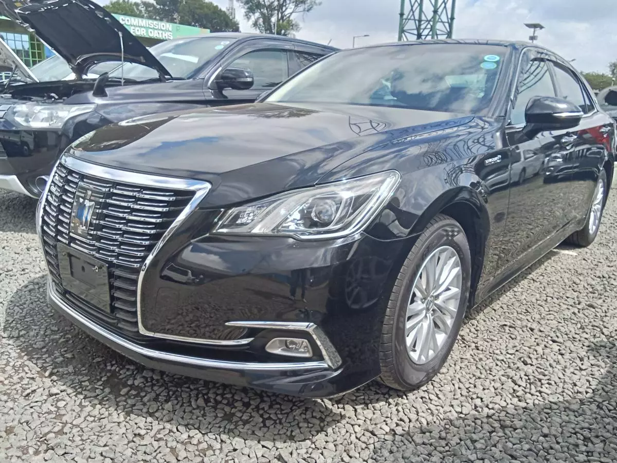 Toyota Crown Royal saloon Hybrid    - 2016