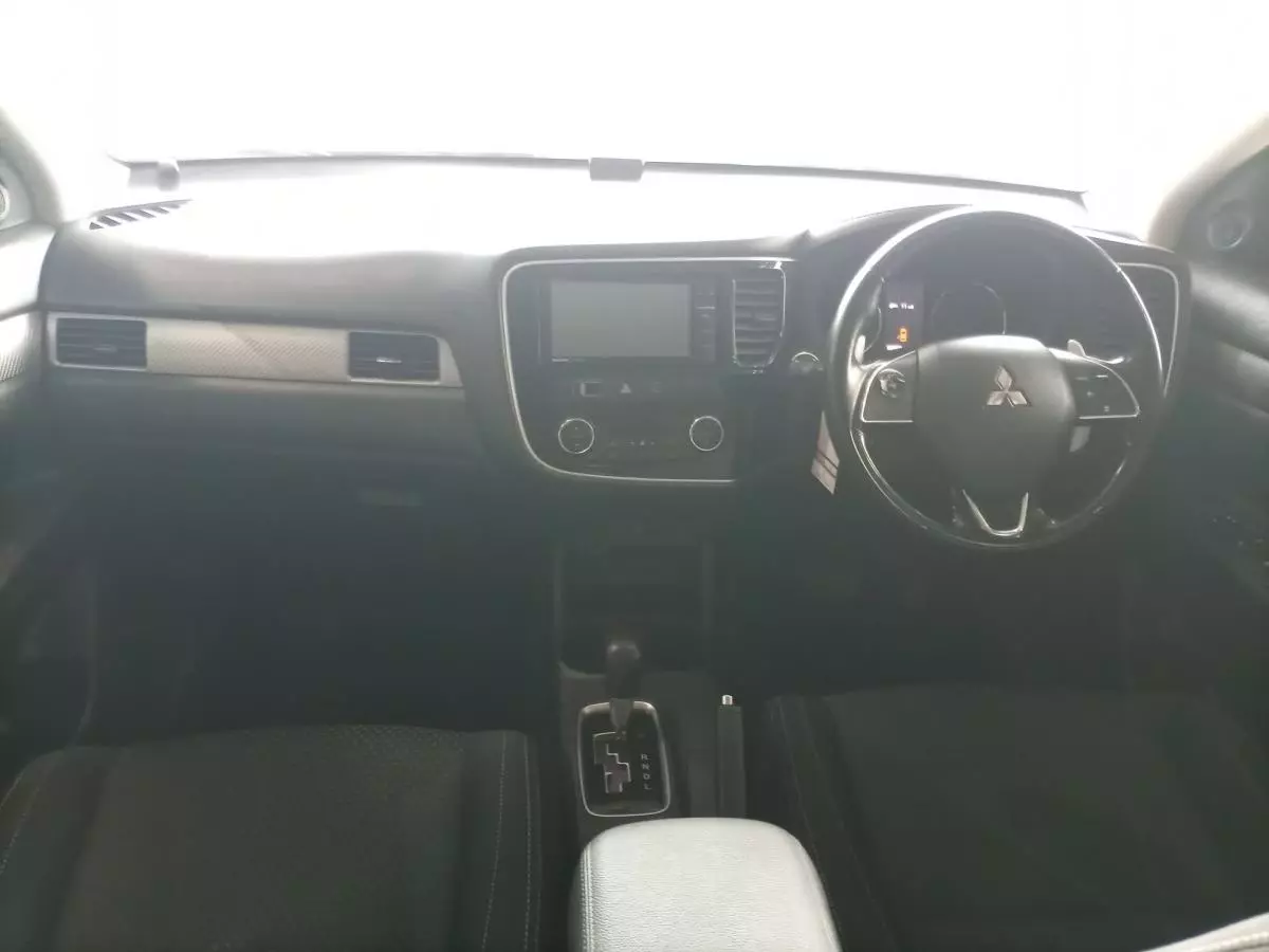 Mitsubishi OUTLANDER - 2015