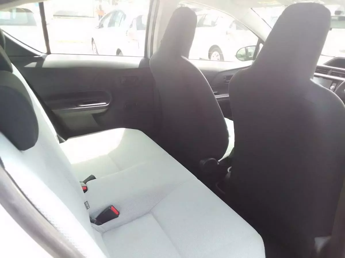 Toyota Aqua Hybrid - 2015