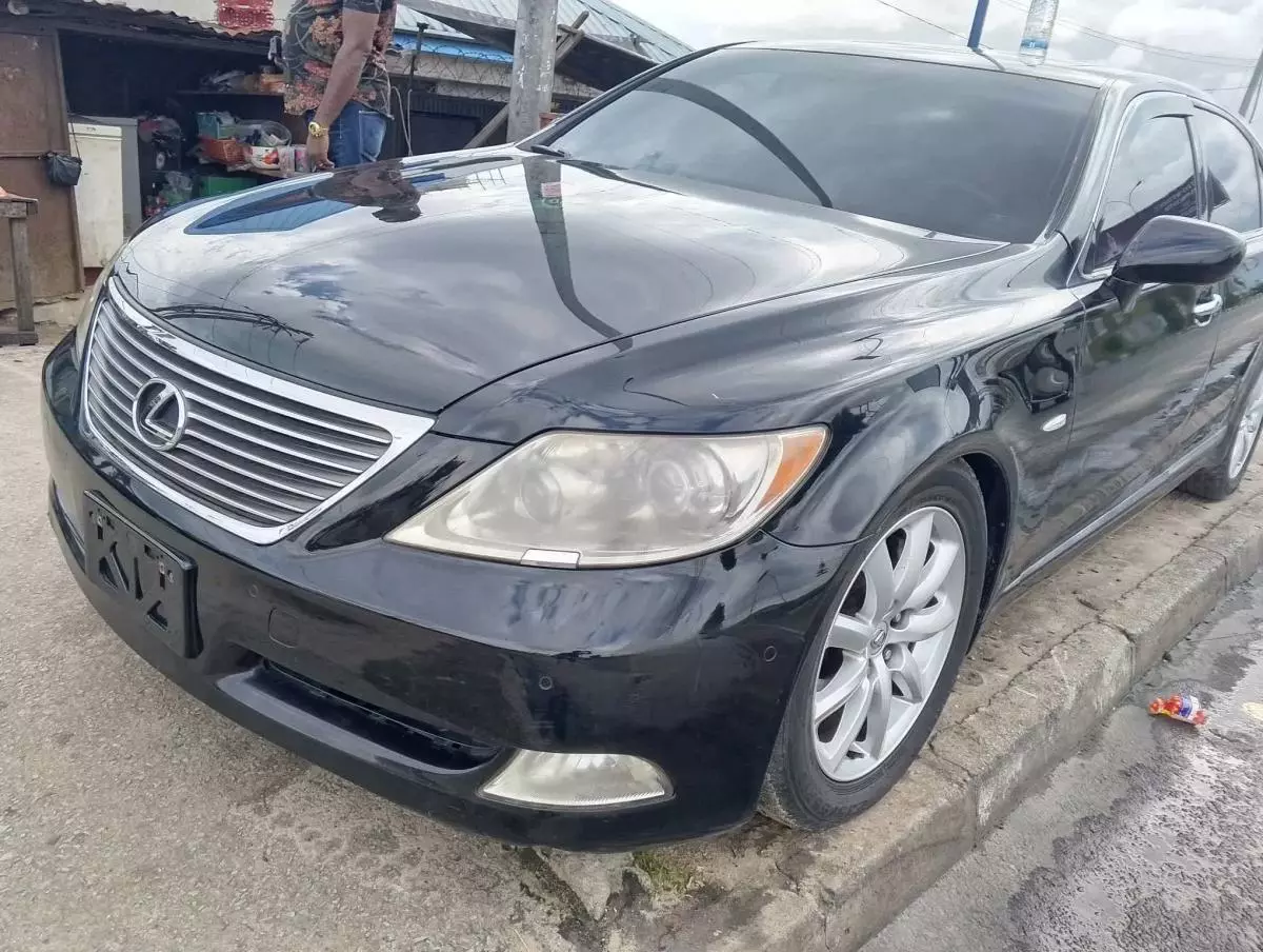 Lexus LS 460   - 2008