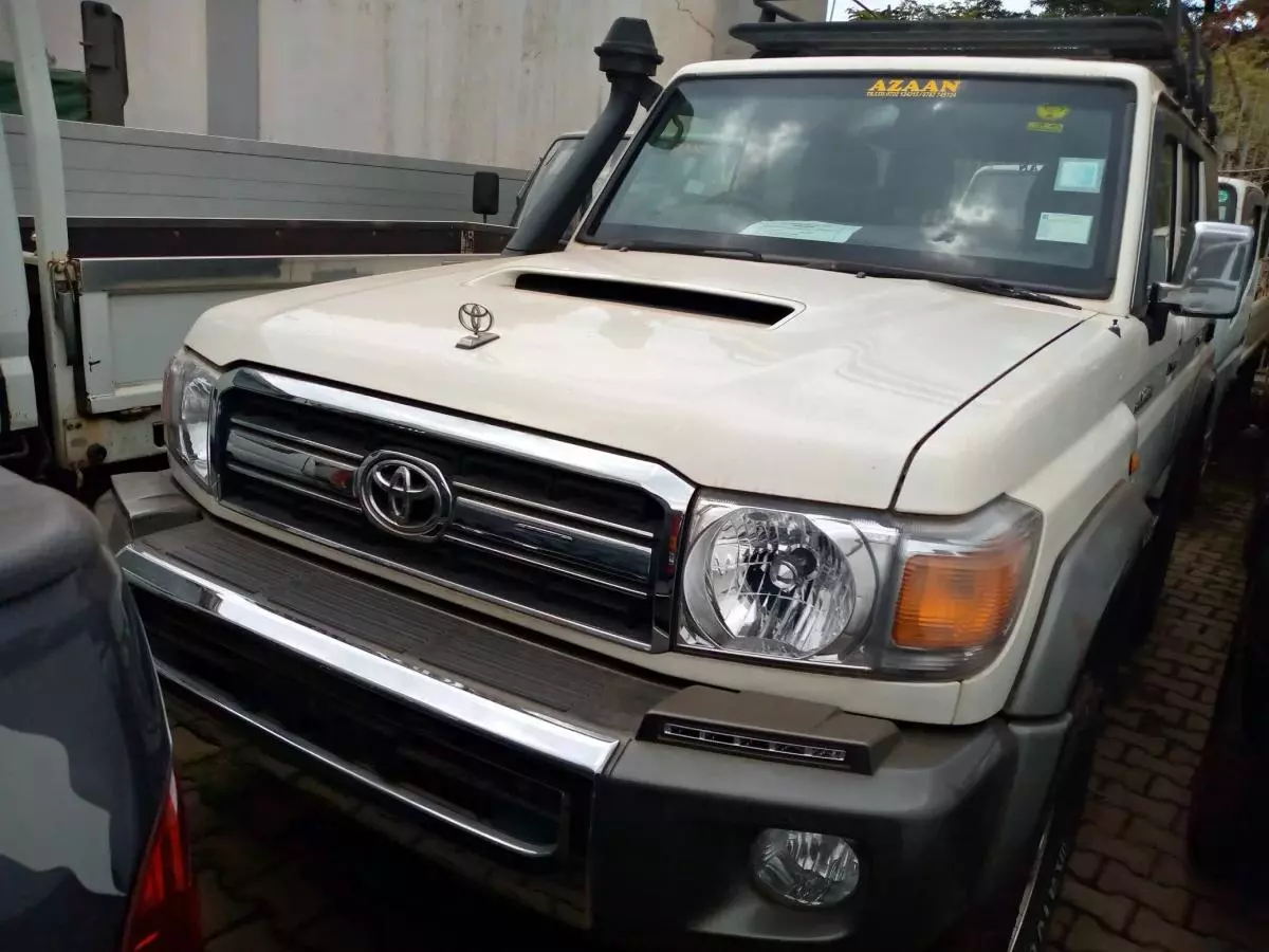 Toyota LAND CRUISER VGX   - 2010