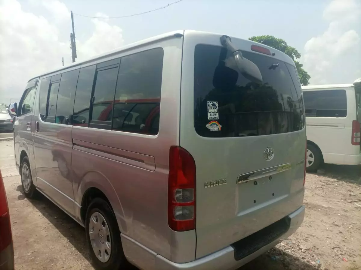 Toyota Hiace   - 2012