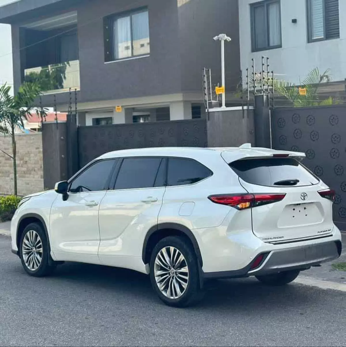 Toyota Highlander   - 2020