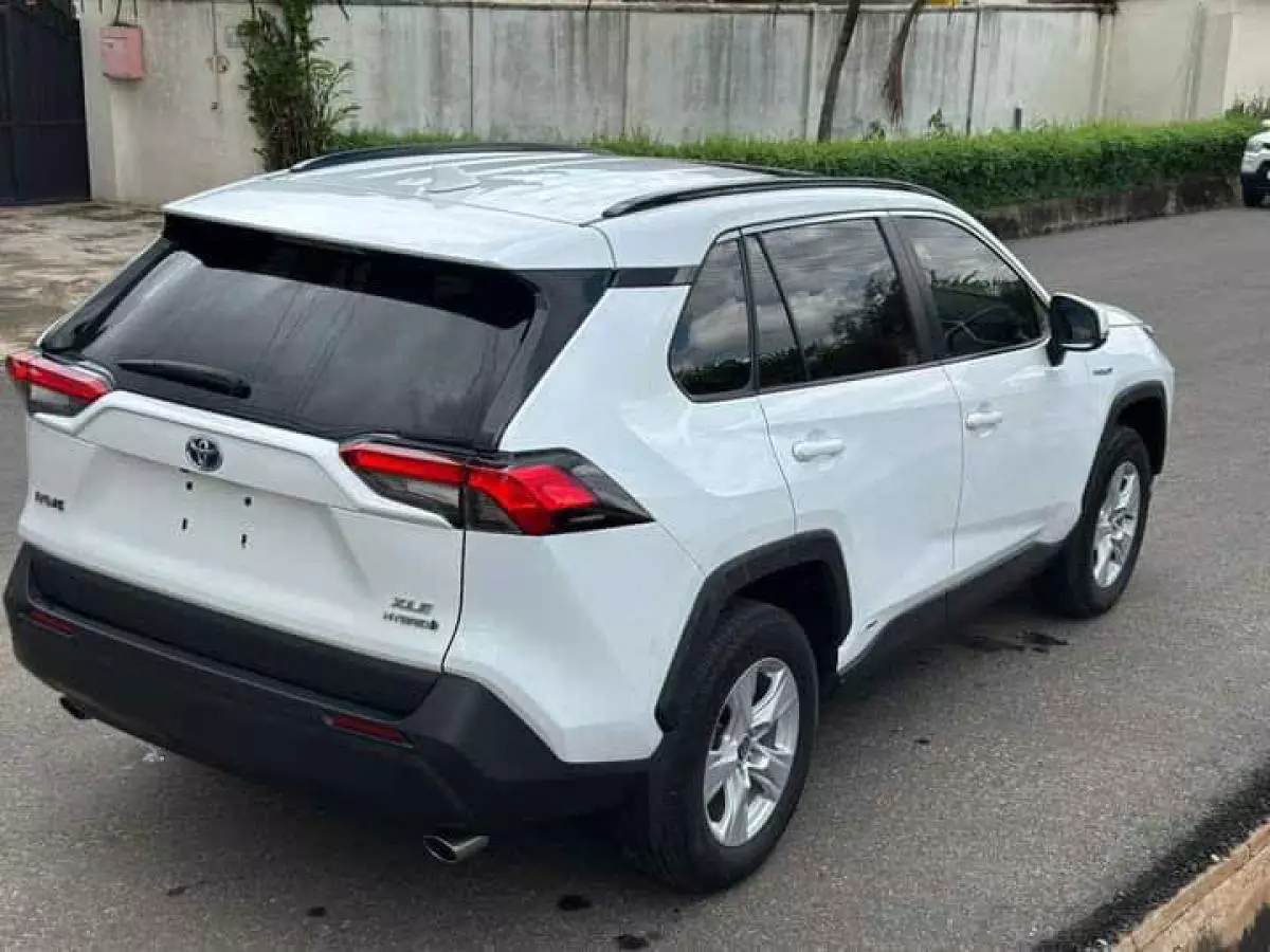 Toyota RAV 4   - 2021