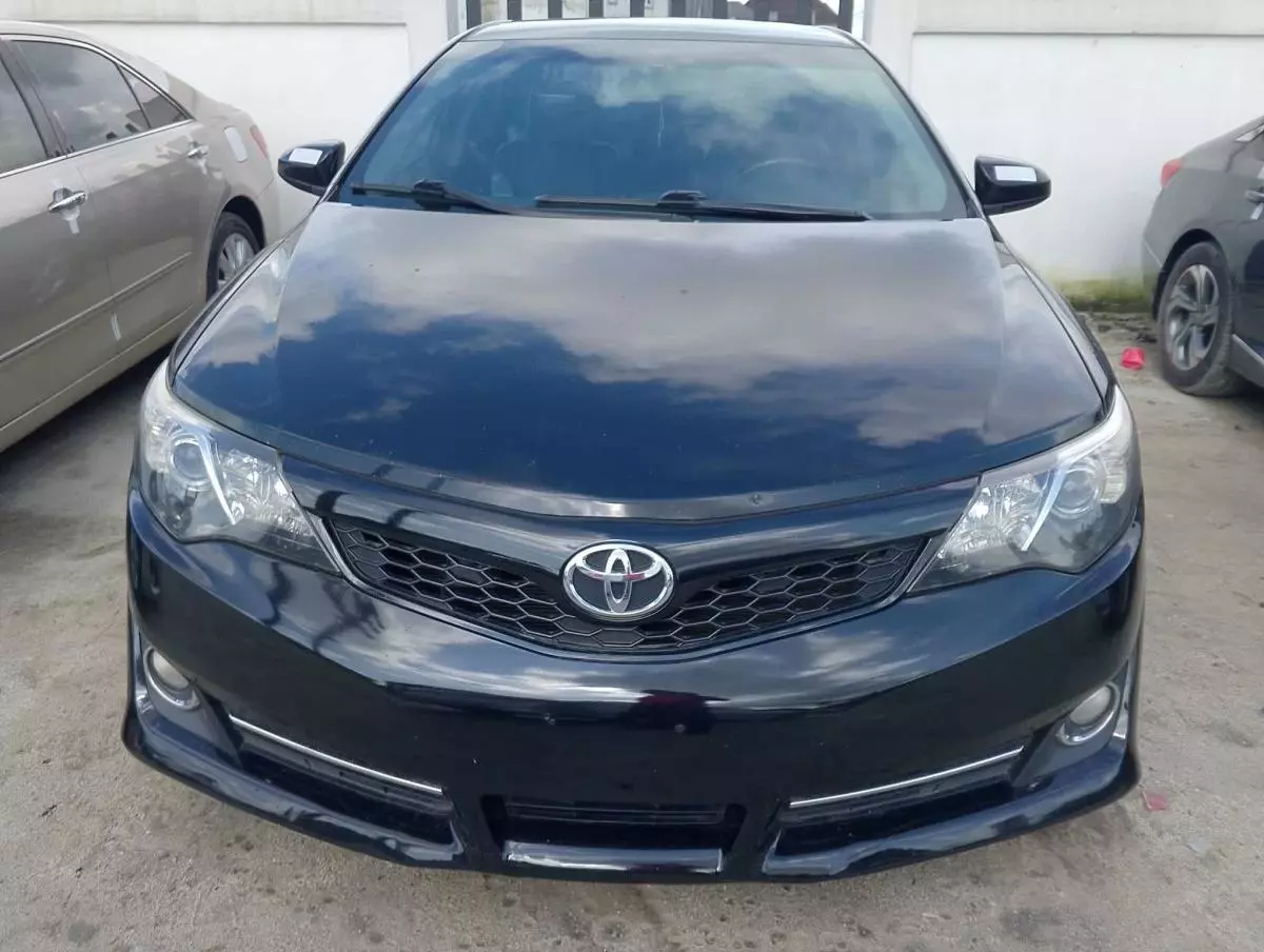 Toyota Camry   - 2013