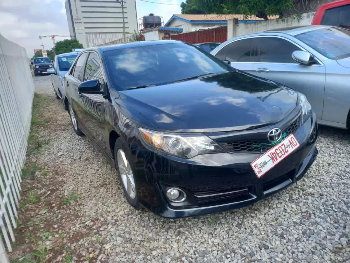 Toyota Camry   - 2013