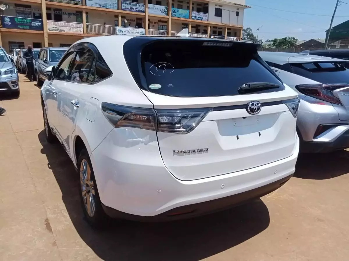 Toyota Harrier   - 2016