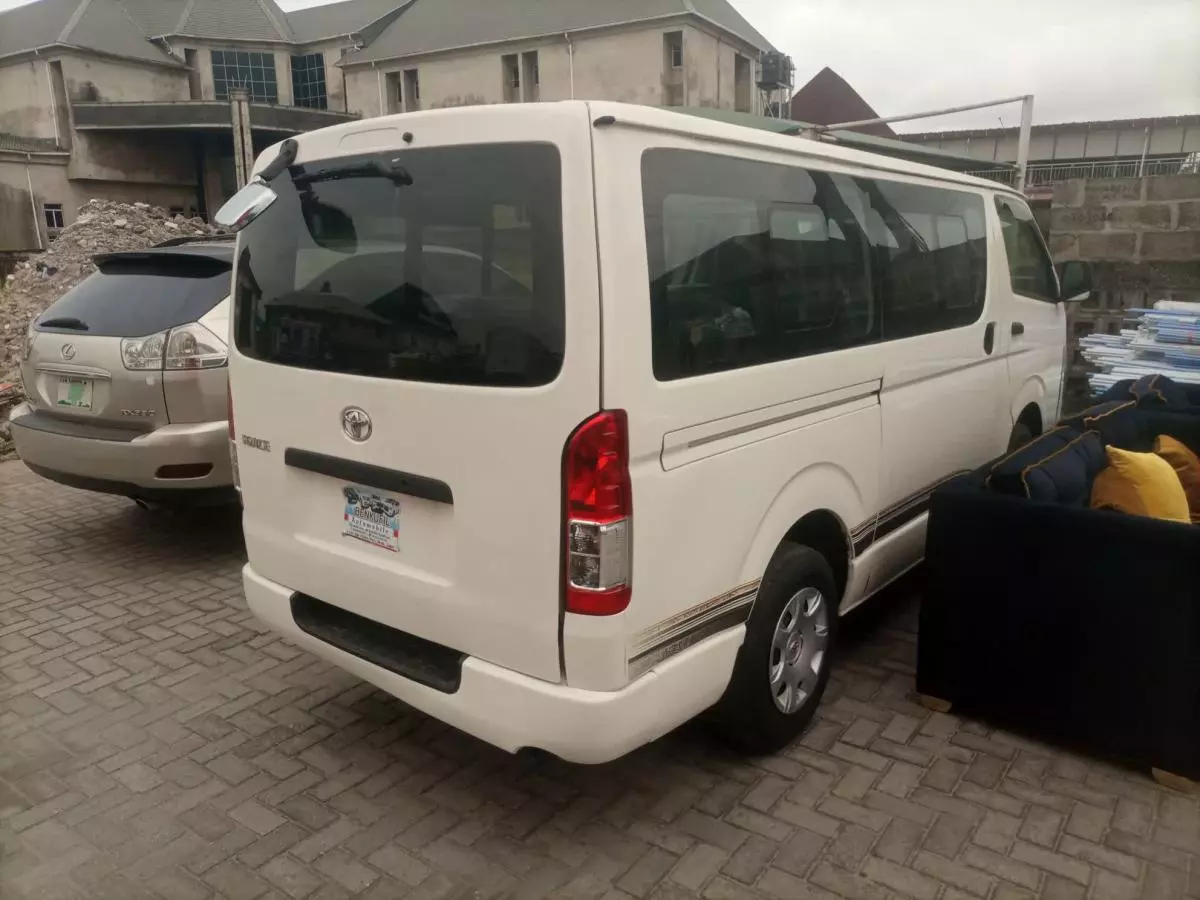 Toyota Hiace   - 2004