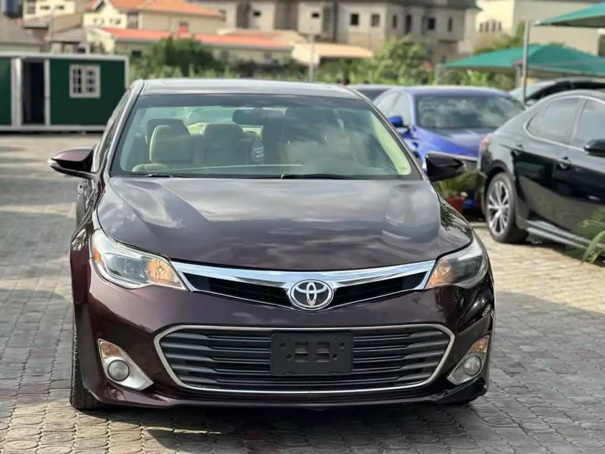 Toyota Avalon   - 2014