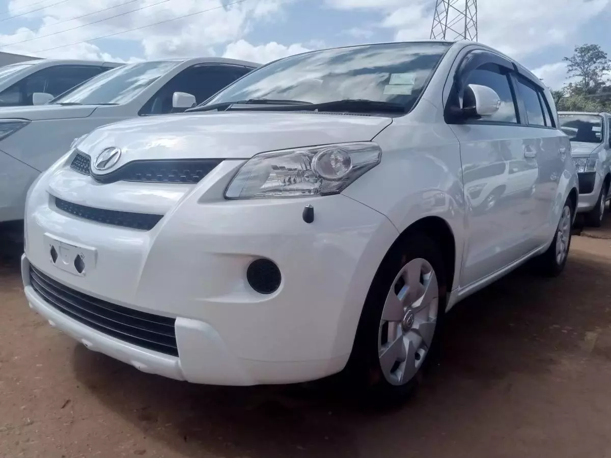 Toyota Ist    - 2011