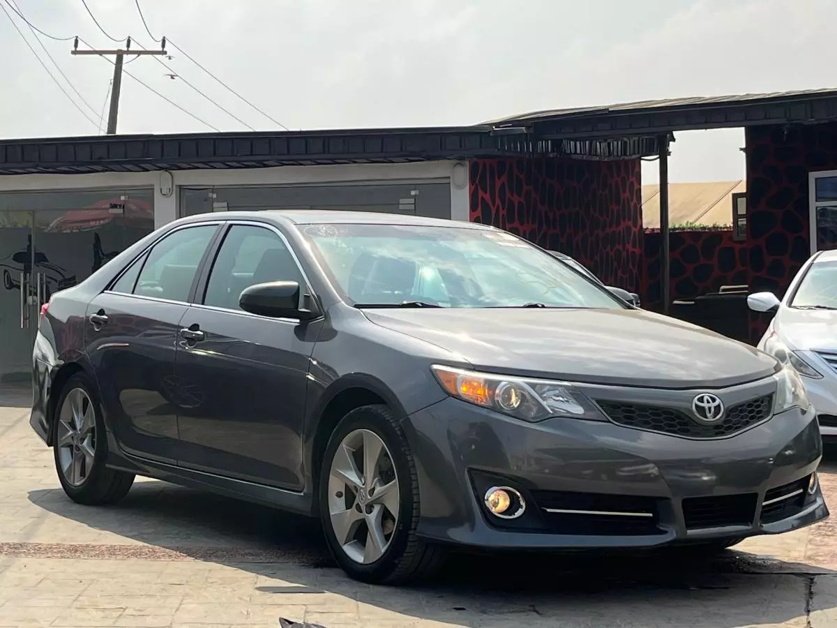 Toyota Camry   - 2014