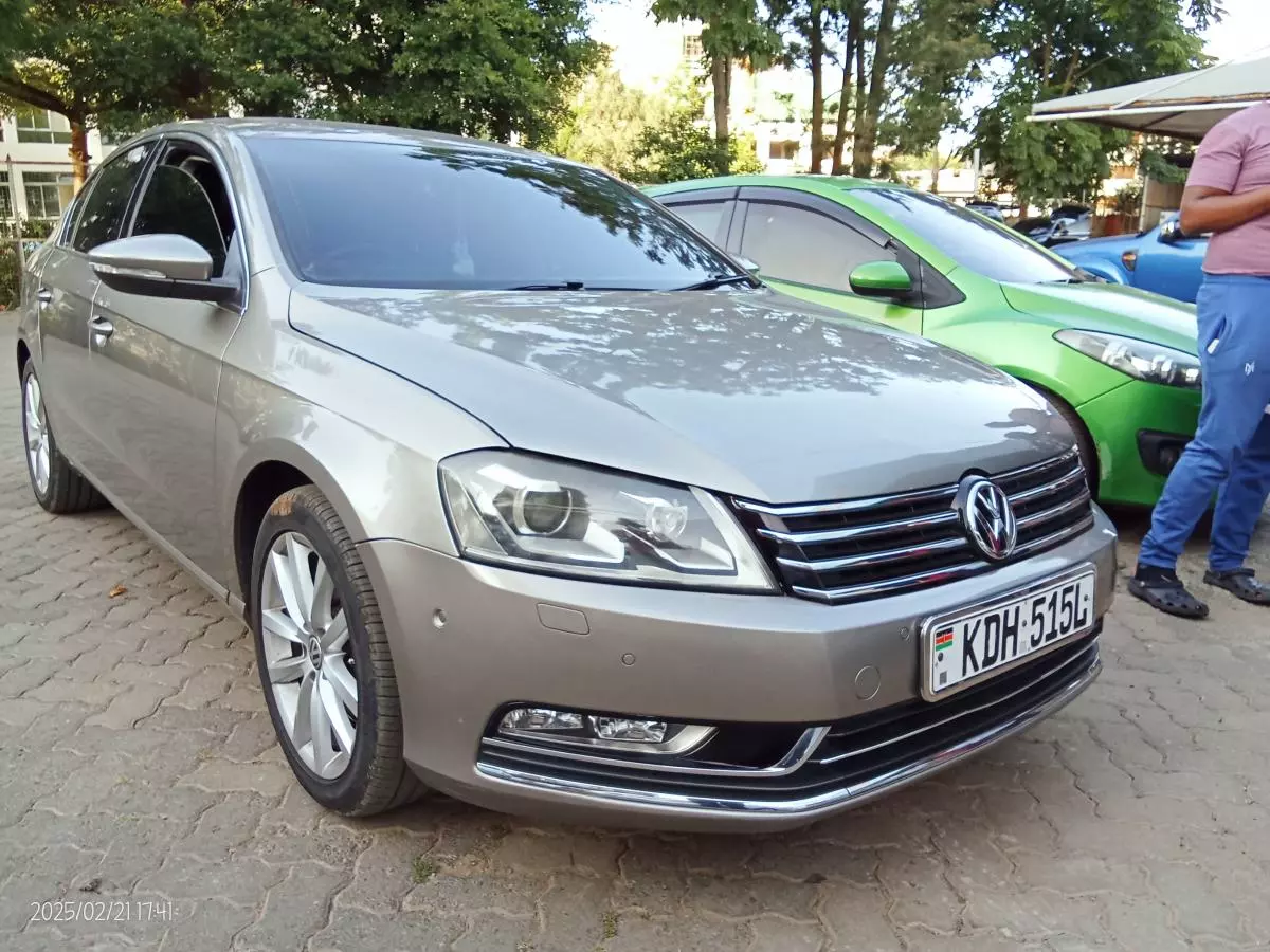 Volkswagen Passat   - 2014