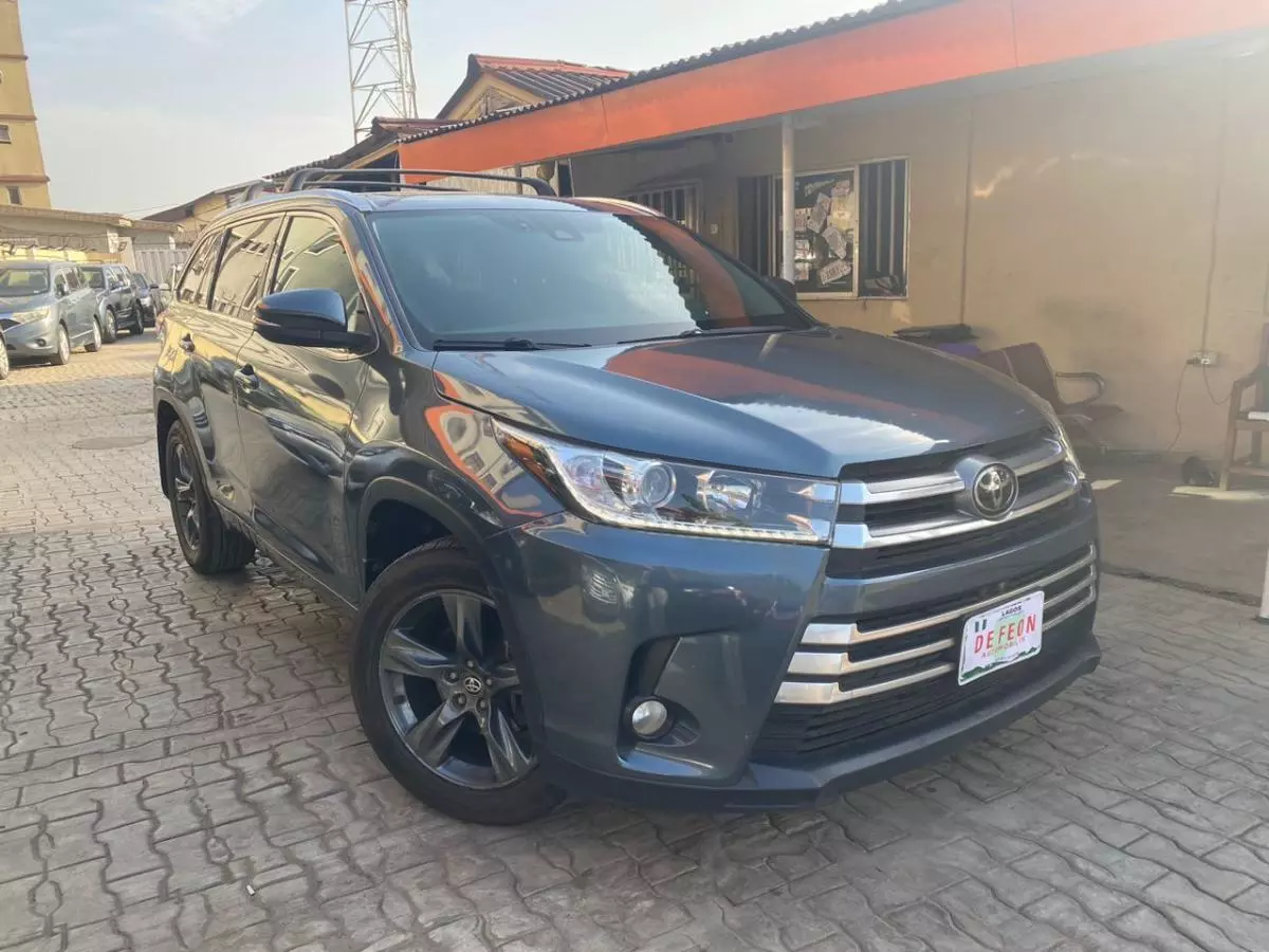 Toyota Highlander   - 2017