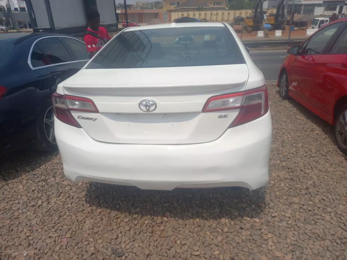 Toyota Camry   - 2014