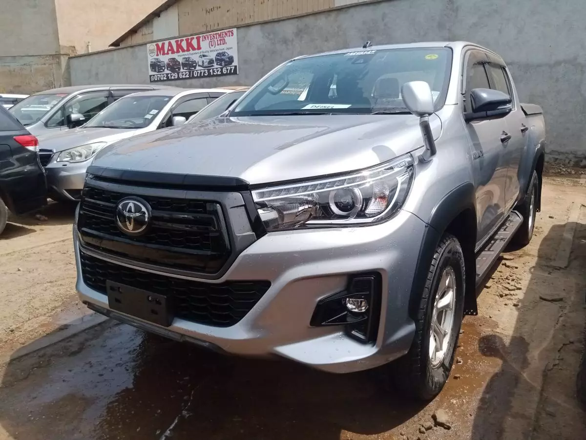 Toyota Hilux   - 2019