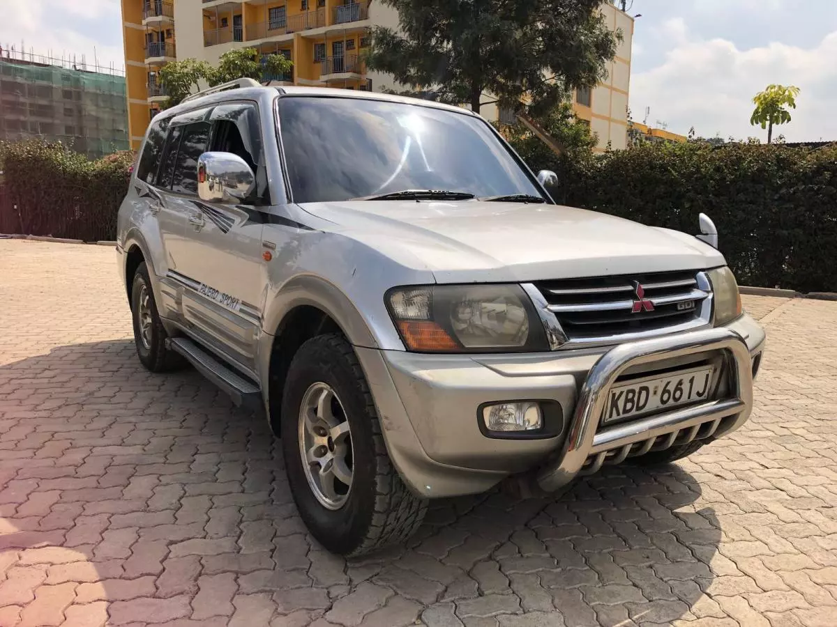 Mitsubishi Pajero   - 2012