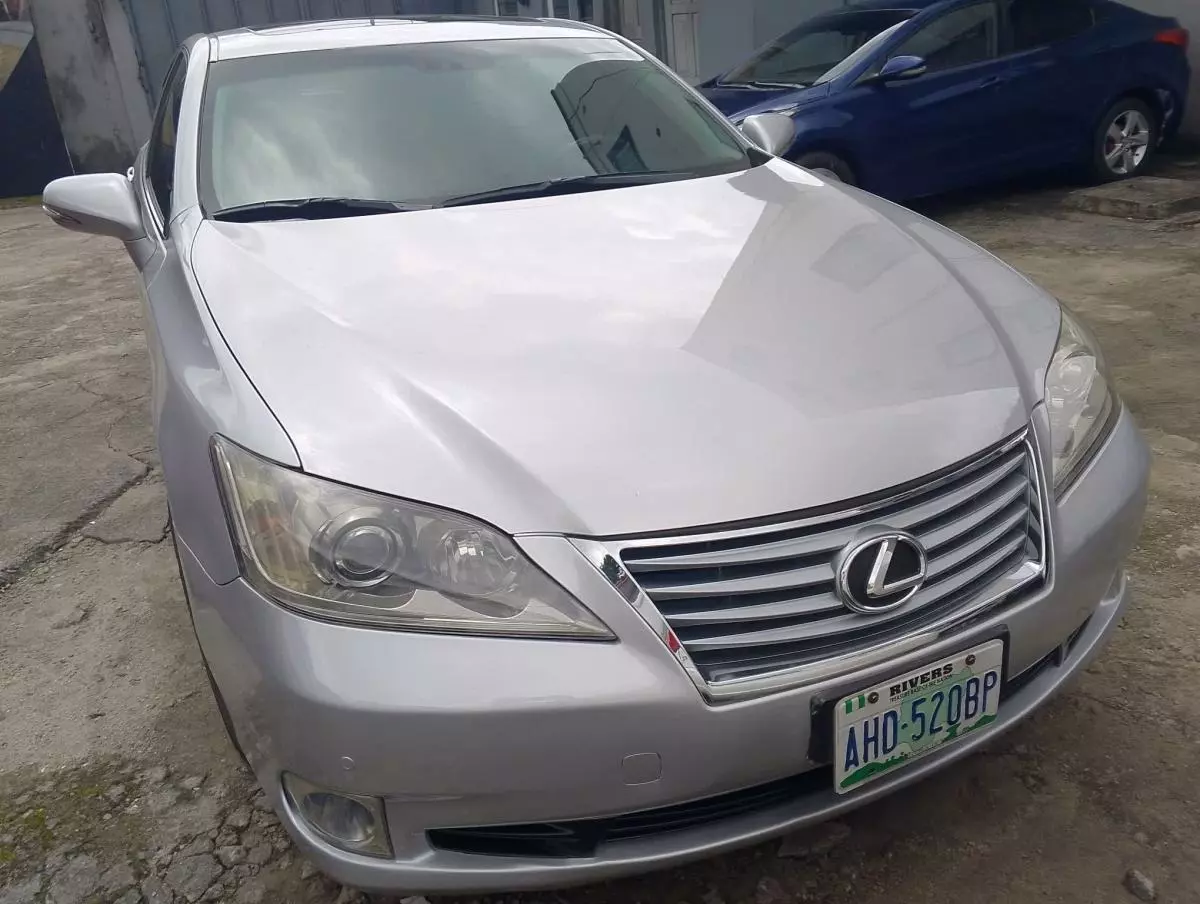 Lexus ES 350   - 2011