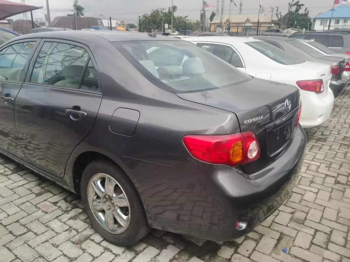 Toyota Corolla   - 2010