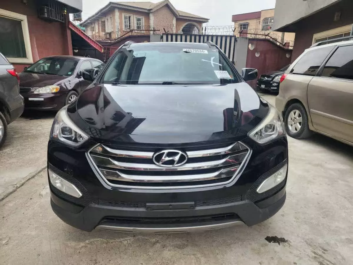 Hyundai Santa Fe   - 2015