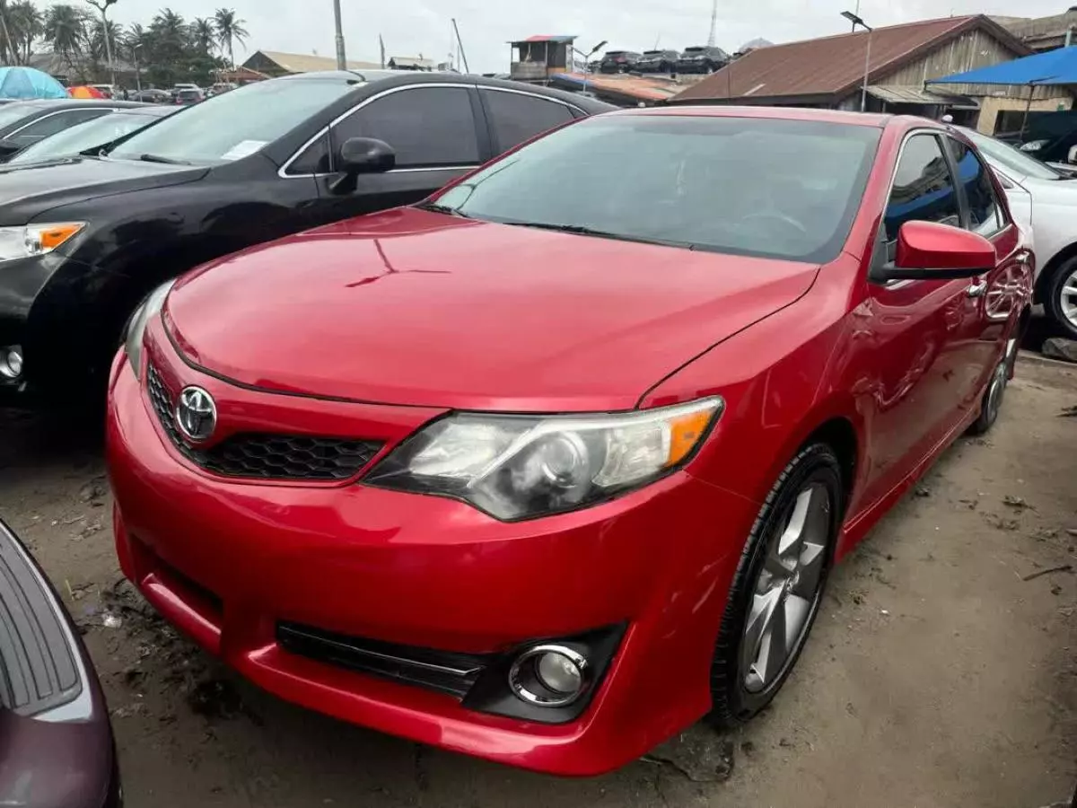 Toyota Camry   - 2012