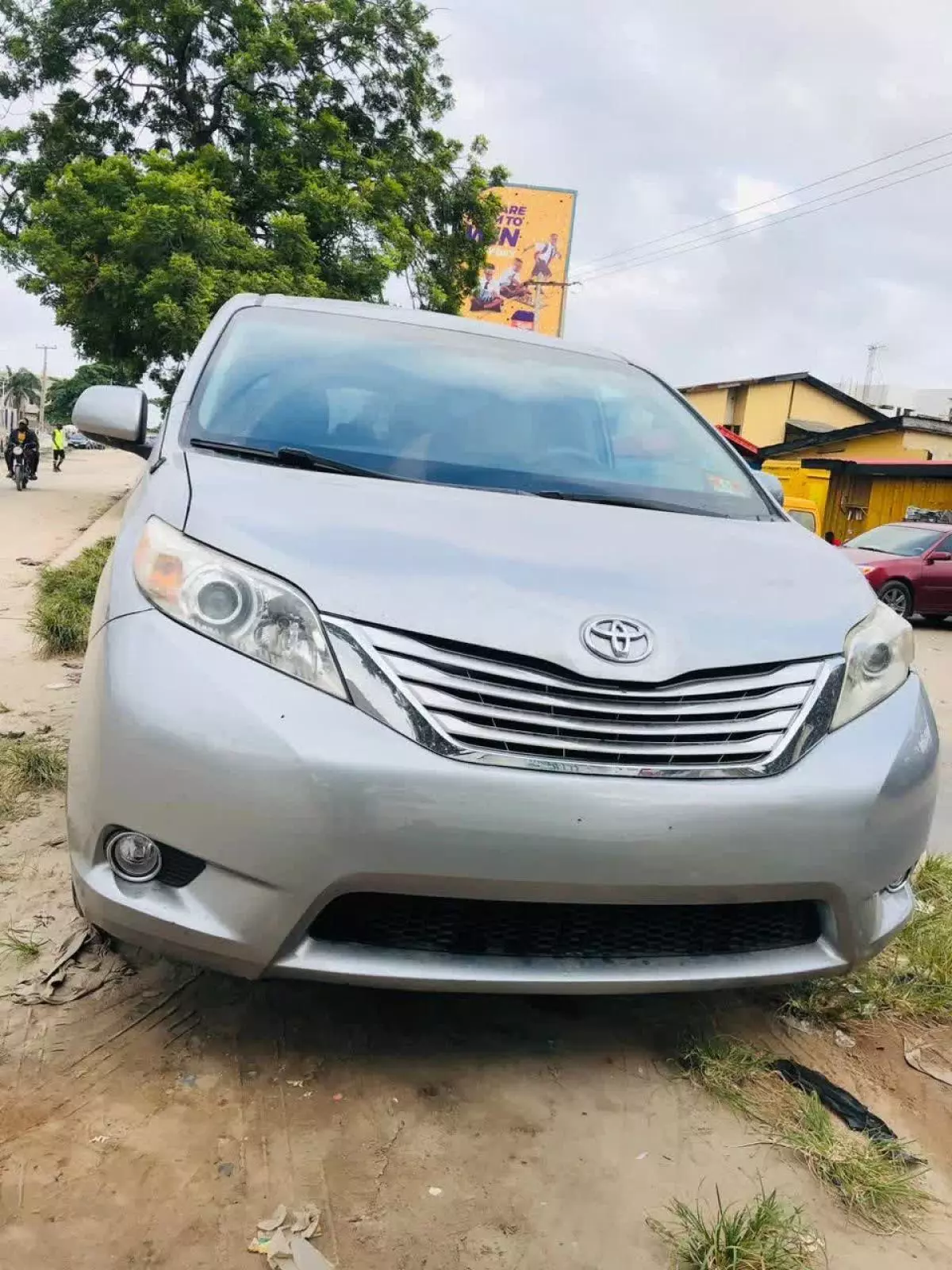 Toyota Sienna   - 2011