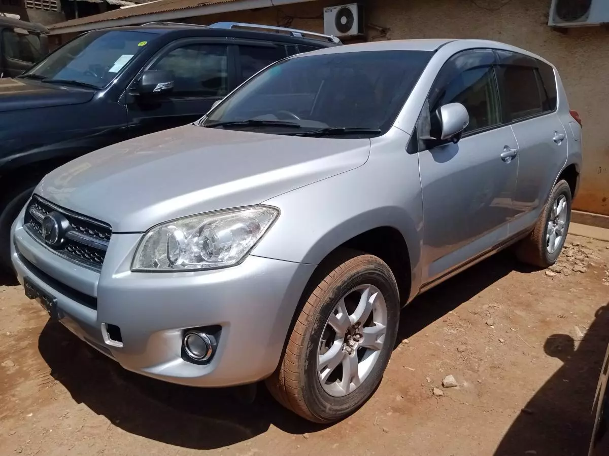 Toyota RAV 4   - 2010