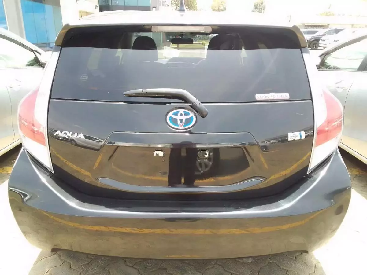 Toyota Aqua Hybrid - 2015