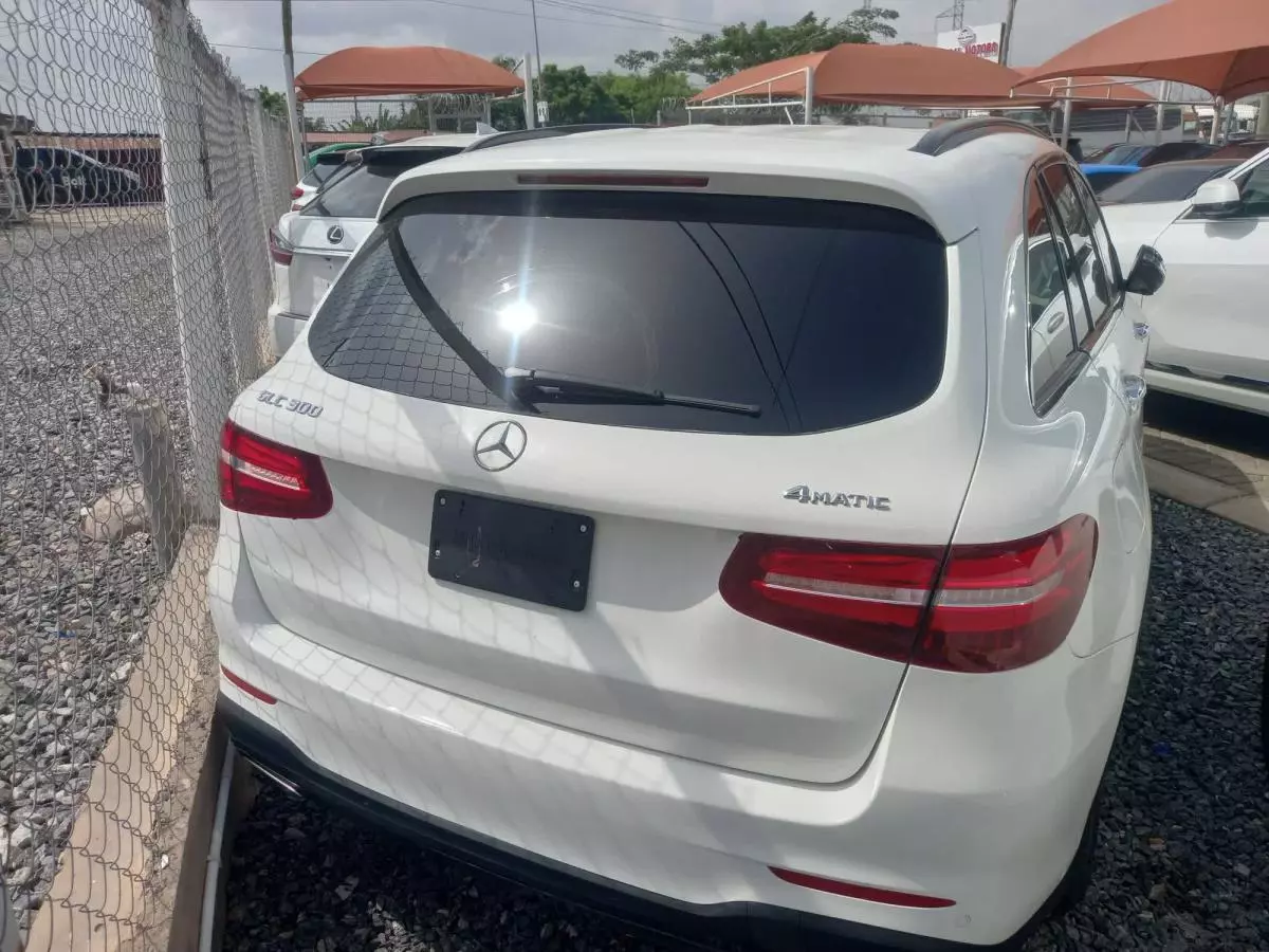 Mercedes-Benz GLC 300   - 2018