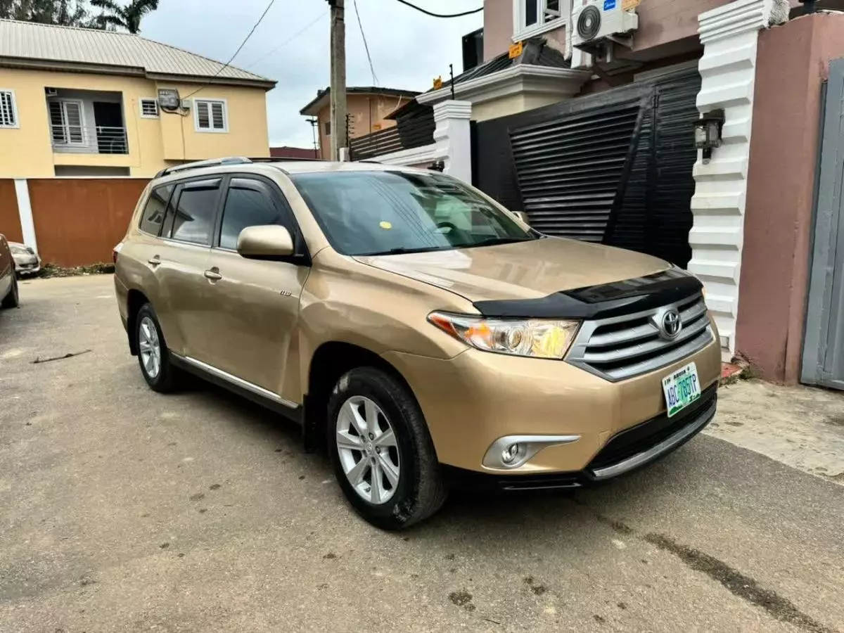 Toyota Highlander   - 2012