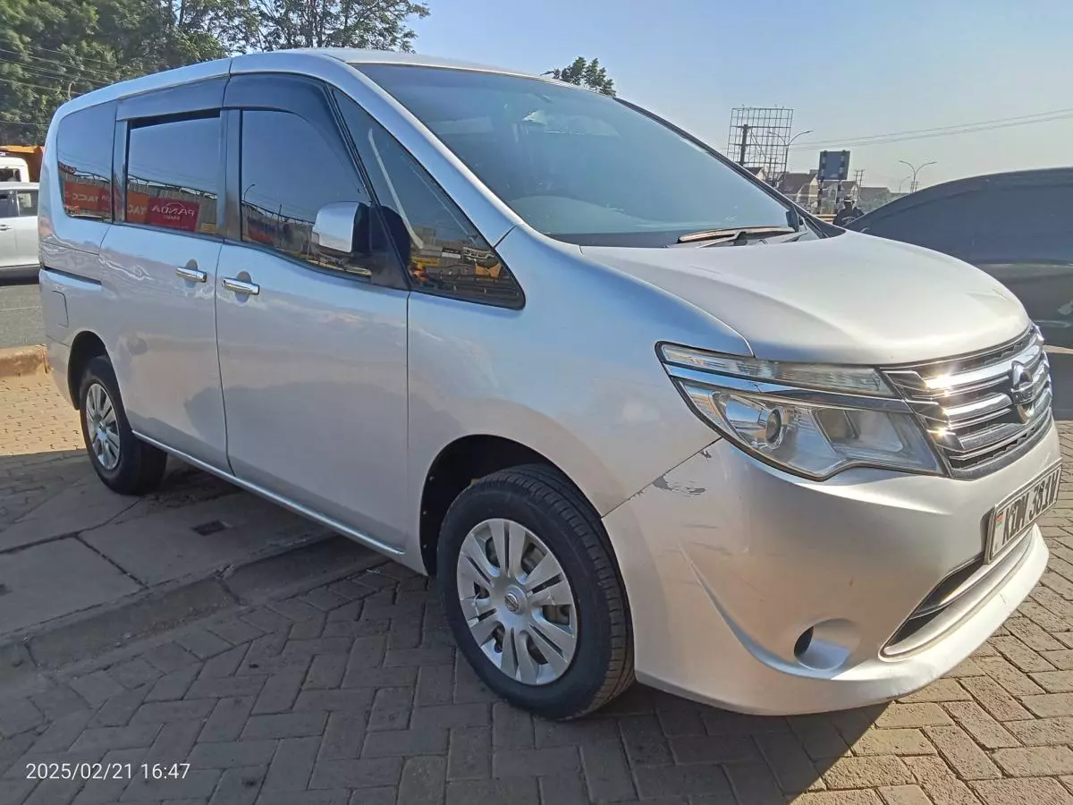 Nissan Serena   - 2016