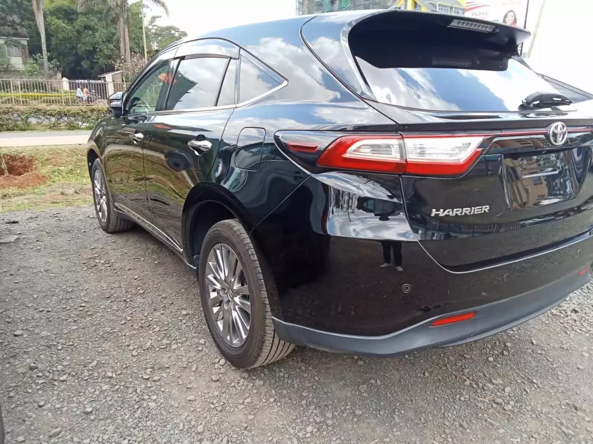 Toyota Harrier   - 2017