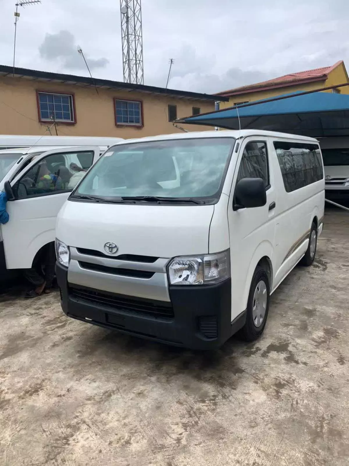 Toyota Hiace   - 2010