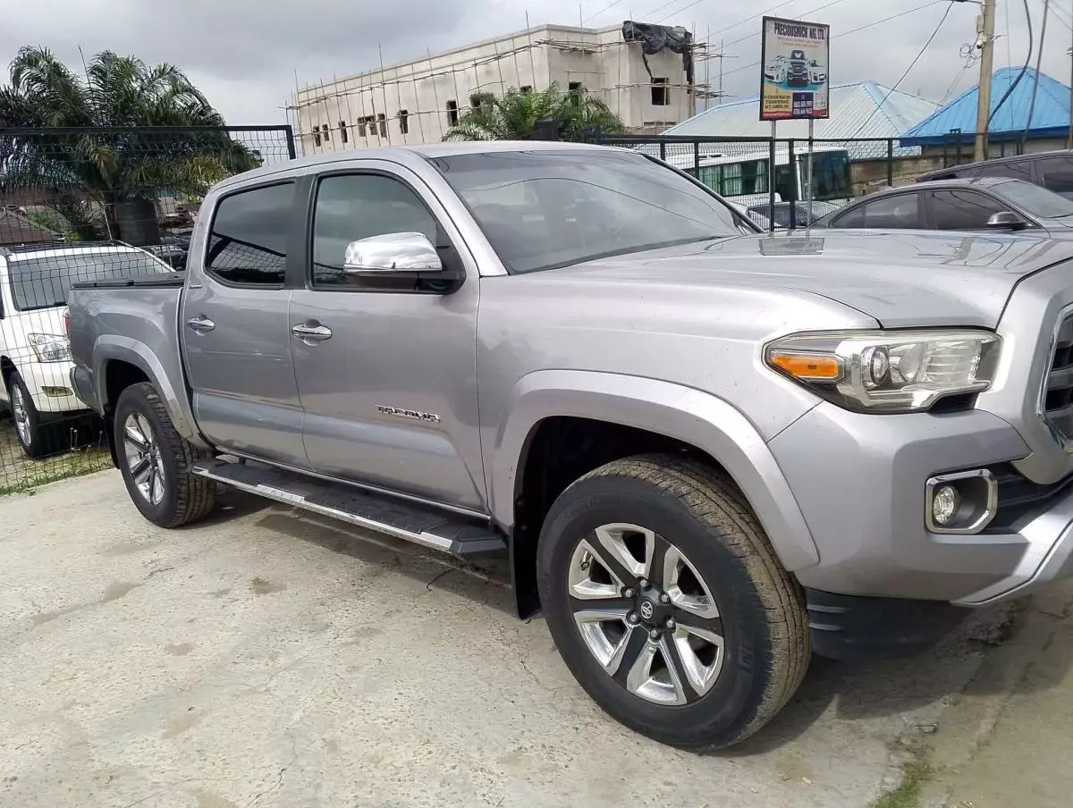 Toyota Tacoma   - 2016