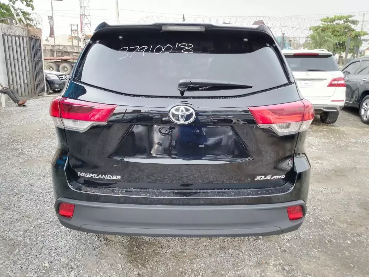 Toyota Highlander   - 2019