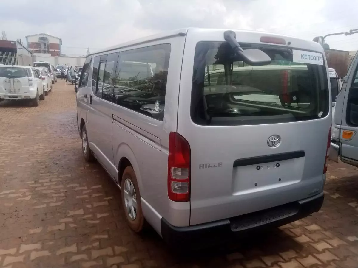 Toyota Hiace   - 2013