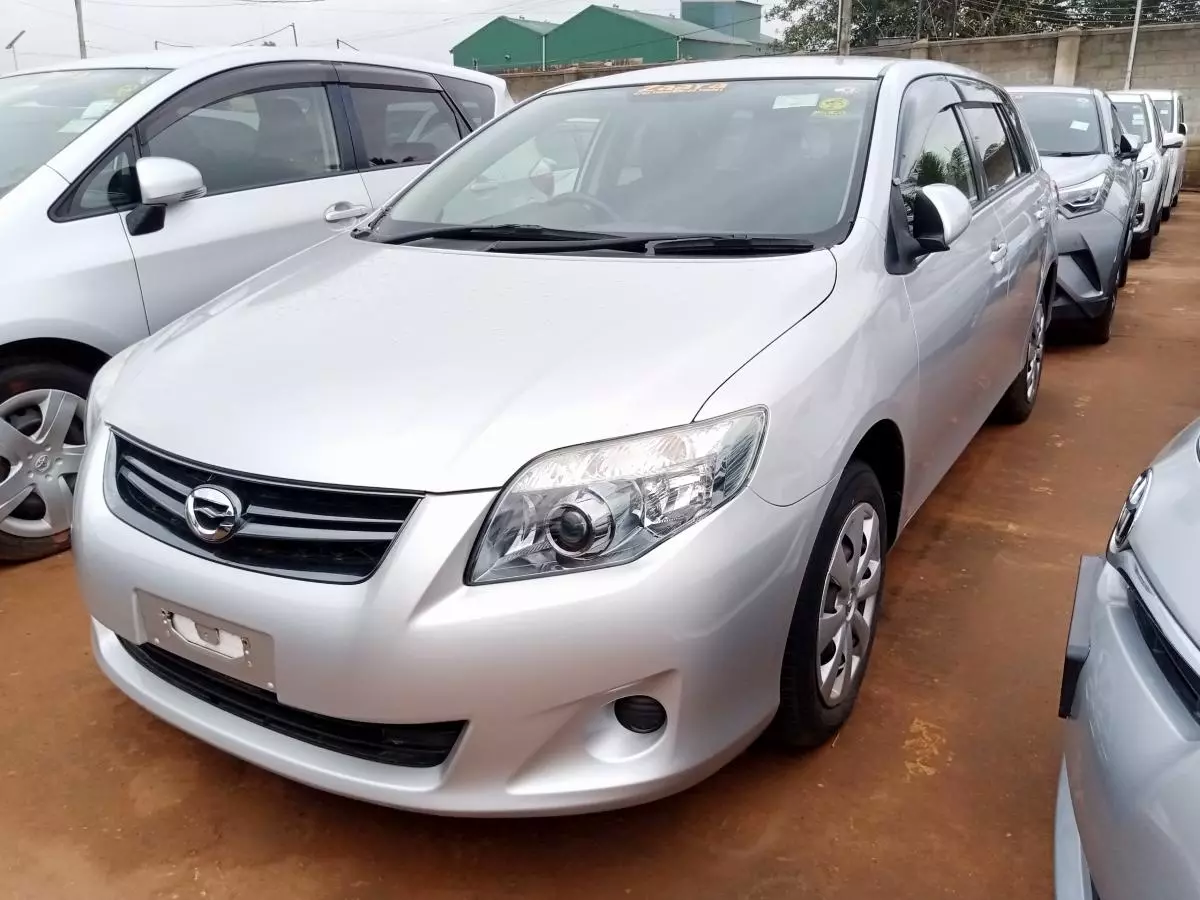 Toyota Fielder    - 2012